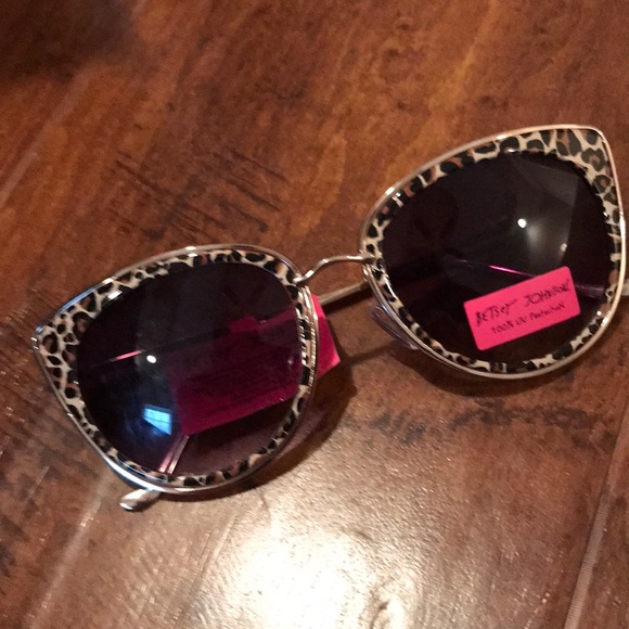 Betsey Johnson Accessories - Betsey Johnson Leopard Sunglasses